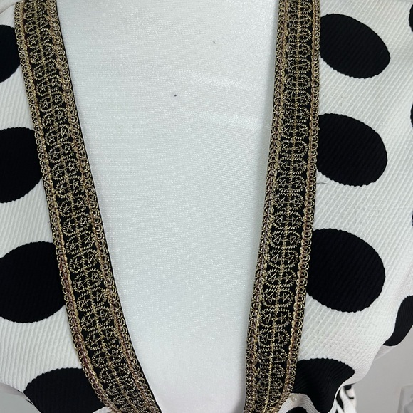 Stylish sleeveless maxi coat in black and white - Picture 9 of 16